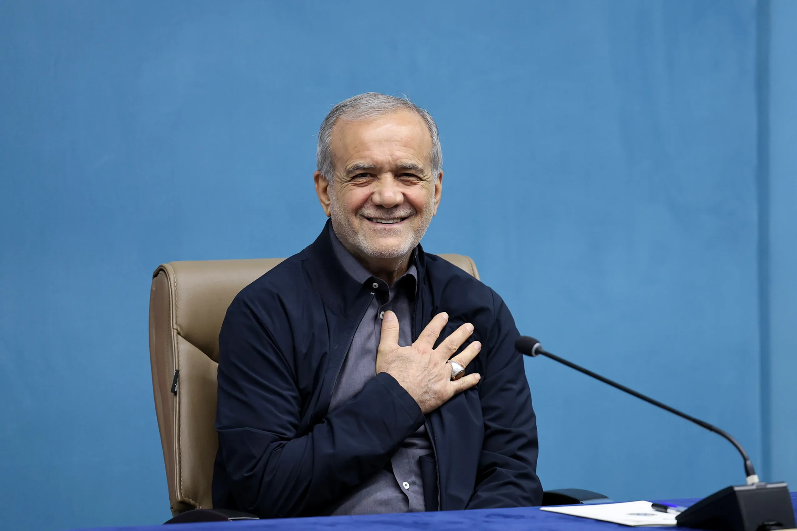 پزشکیان: عبور از مشکلات اقتصادی نیازمند همراهی و نقش‌آفرینی کارآفرینان است/ موانع فعالیت کسب‌وکارها و تولیدکنندگان را برطرف می‌کنیم