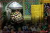 گل آرایی ضریح مطهر امام رضا (ع) در آستانه روز ولادت با سعادت ایشان