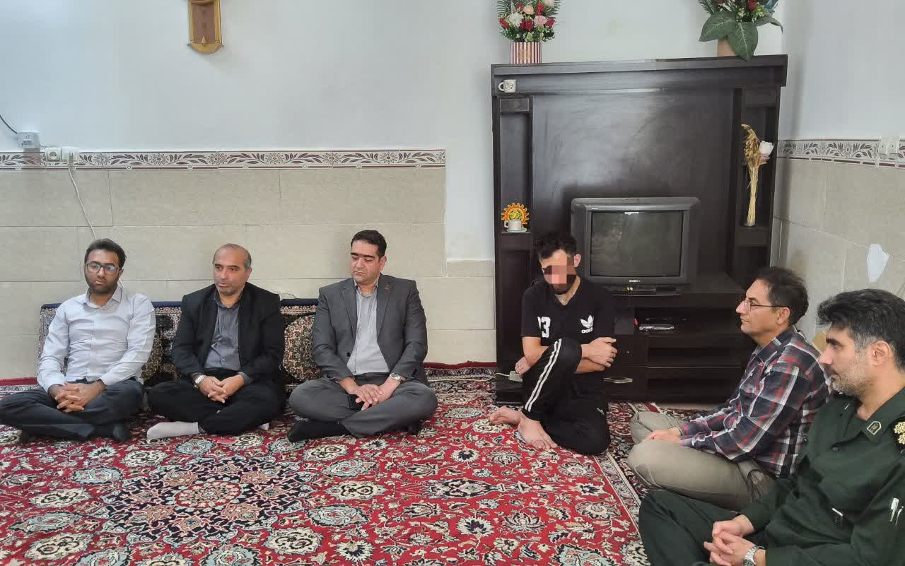 خیرین در حل مشکلات خانواده های دارای فرزند معلول نقش مهمی دارند خیرین در حل مشکلات خانواده های دارای فرزند معلول نقش مهمی دارند