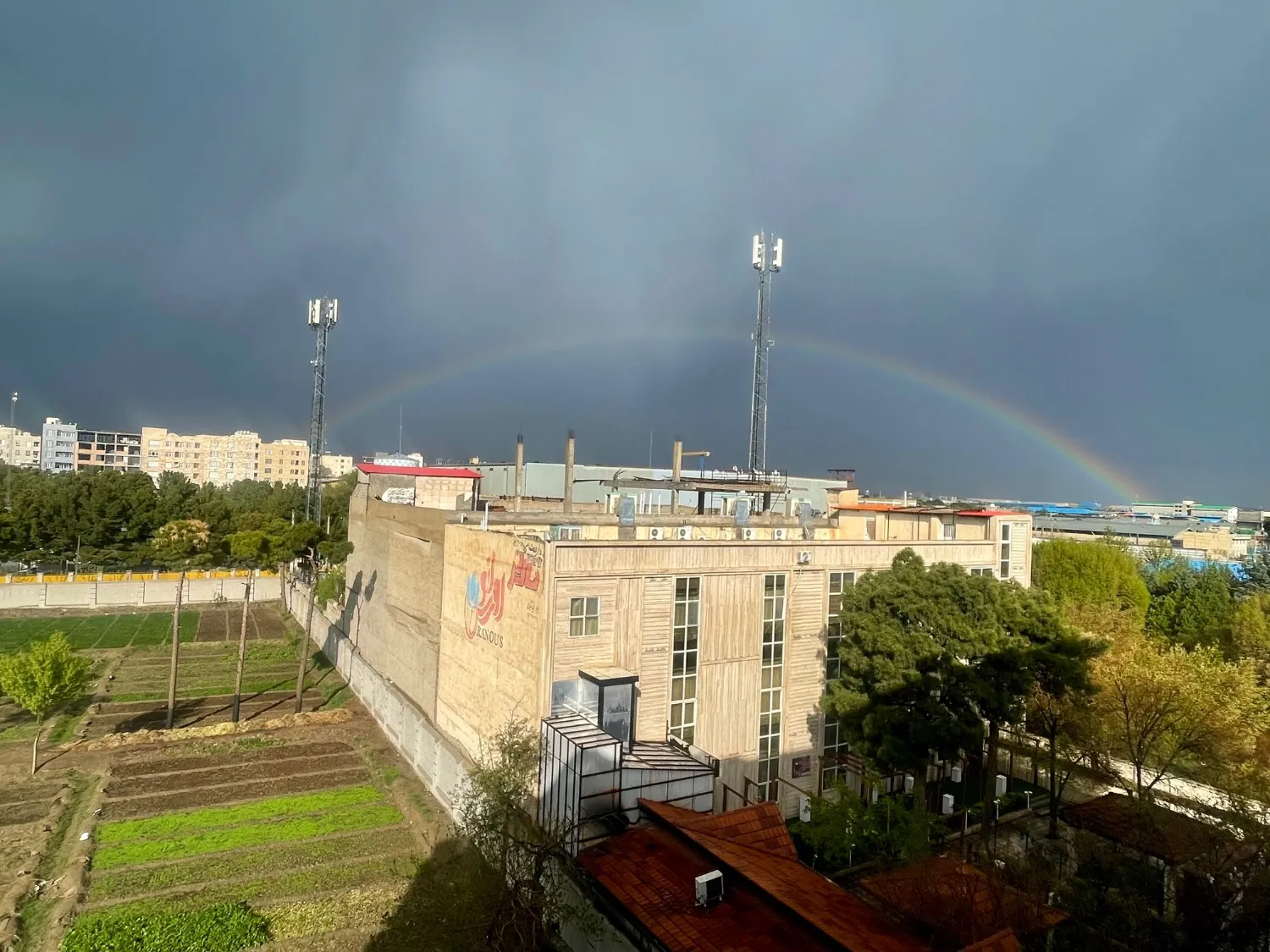 استان تهران میزبان باد و باران