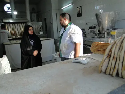نظارت میدانی سرپرست فرمانداری بندرانزلی بر عملکرد واحدهای نانوایی