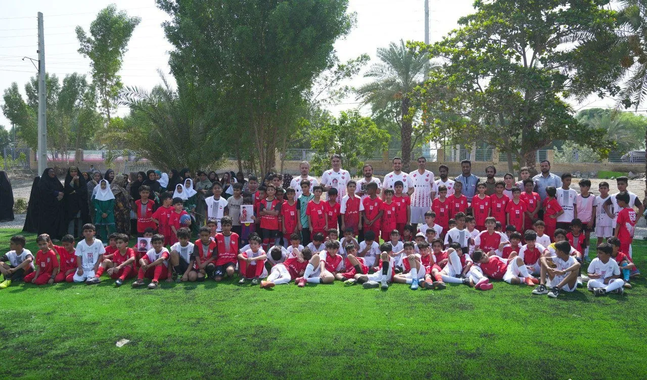روز خاطره انگیز پرسپولیسی‌ها در میناب/ مدیرعامل سرخ پوشان هم پا به توپ شد