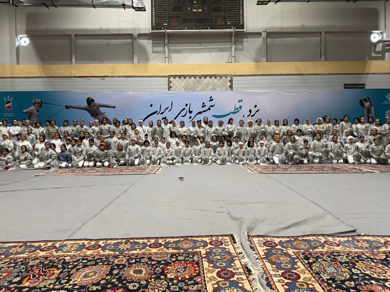 استقبال کم‌نظیر از شمشیربازی نونهالان دختر در یزد؛ ۱۴۴ سابریست در یادواره شهدای جنگ رمضان