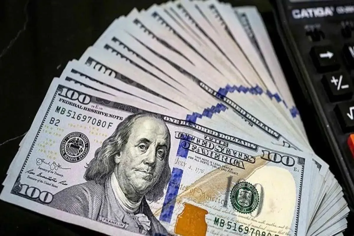 دلار از سقف ۲۷۲ هزار تومان عقب نشست؛ کاهش قیمت ادامه دارد؟