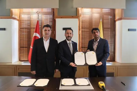 شهر خوی و کلانشهر قونیه خواهر خوانده شدند