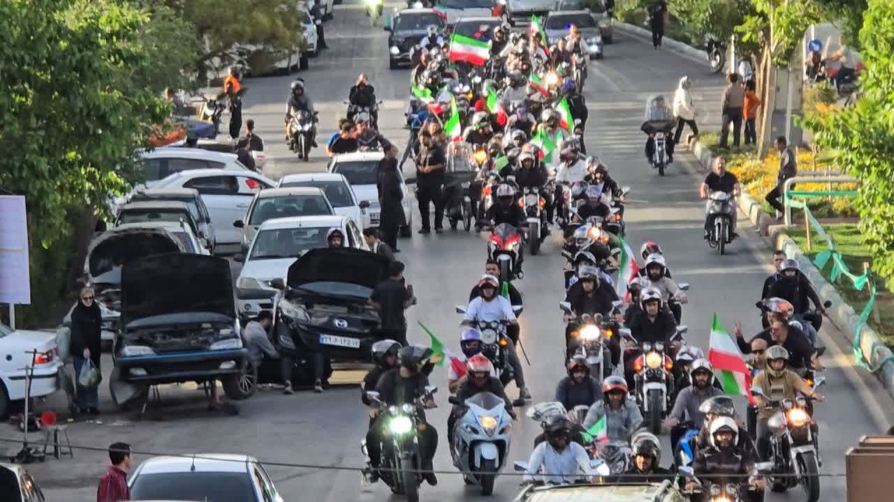 تجدید میعت جامعه ورزش اصفهان با آرمانهای انقلاب/ طنین شور «وفاداران ایران» در خیابانهای نصفجهان تجدید میعت جامعه ورزش اصفهان با آرمانهای انقلاب/ طنین شور «وفاداران ایران» در خیابانهای نصفجهان
