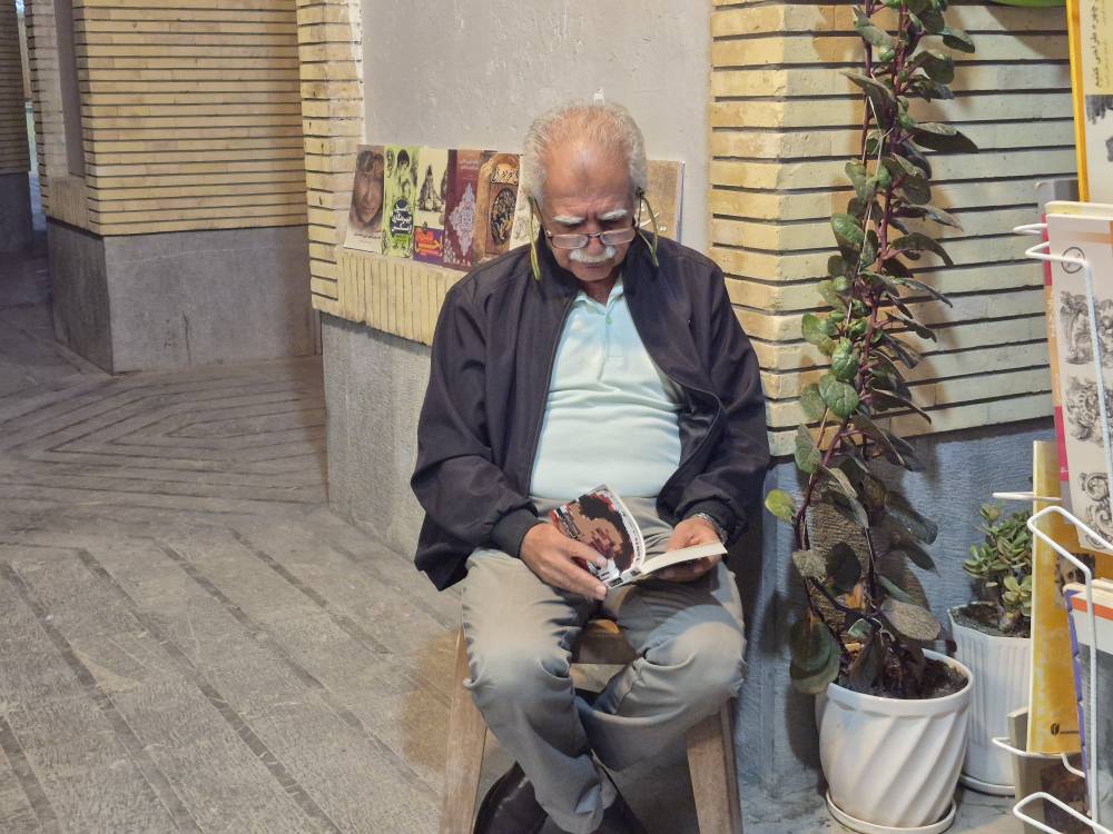 از ۵۱ سال زندگی با کتاب تا فلسفه کتابخوان کردن مردم/ حسین صمصام شریعت: کتاب کمندی است که آدمها را به سوی دانستن میکشد از ۵۱ سال زندگی با کتاب تا فلسفه کتابخوان کردن مردم/ حسین صمصام شریعت: کتاب کمندی است که آدمها را به سوی دانستن میکشد