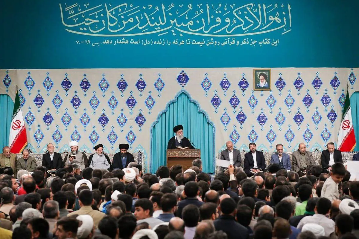 Leader meets with Quran reciters on 1st day of Ramadan