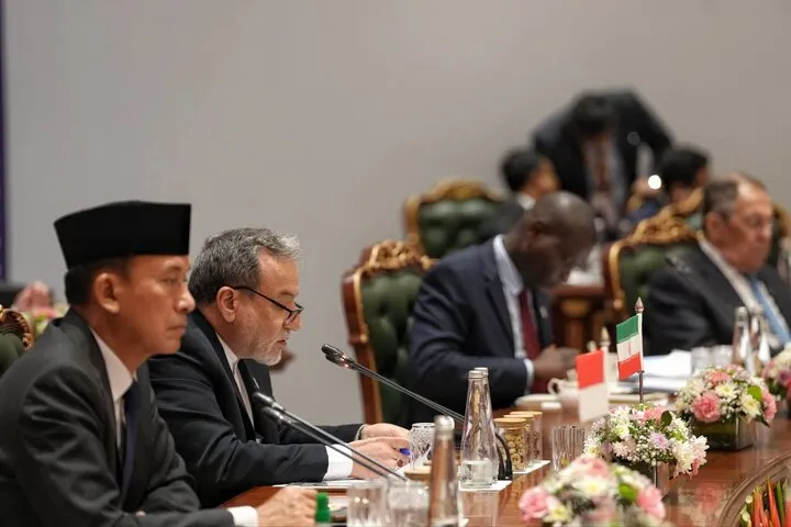 Araghchi holds talks with Russian, Brazilian, and Malaysian counterparts in New Delhi