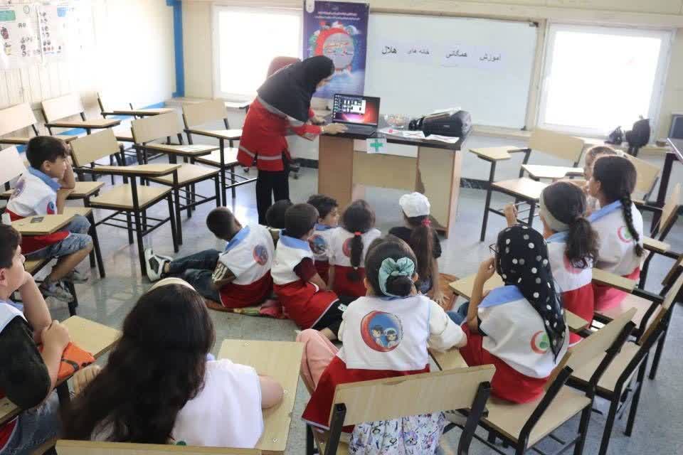 برگزاری ۳۰۰ دوره آموزش همگانی در شهریورماه در هلال احمر قزوین