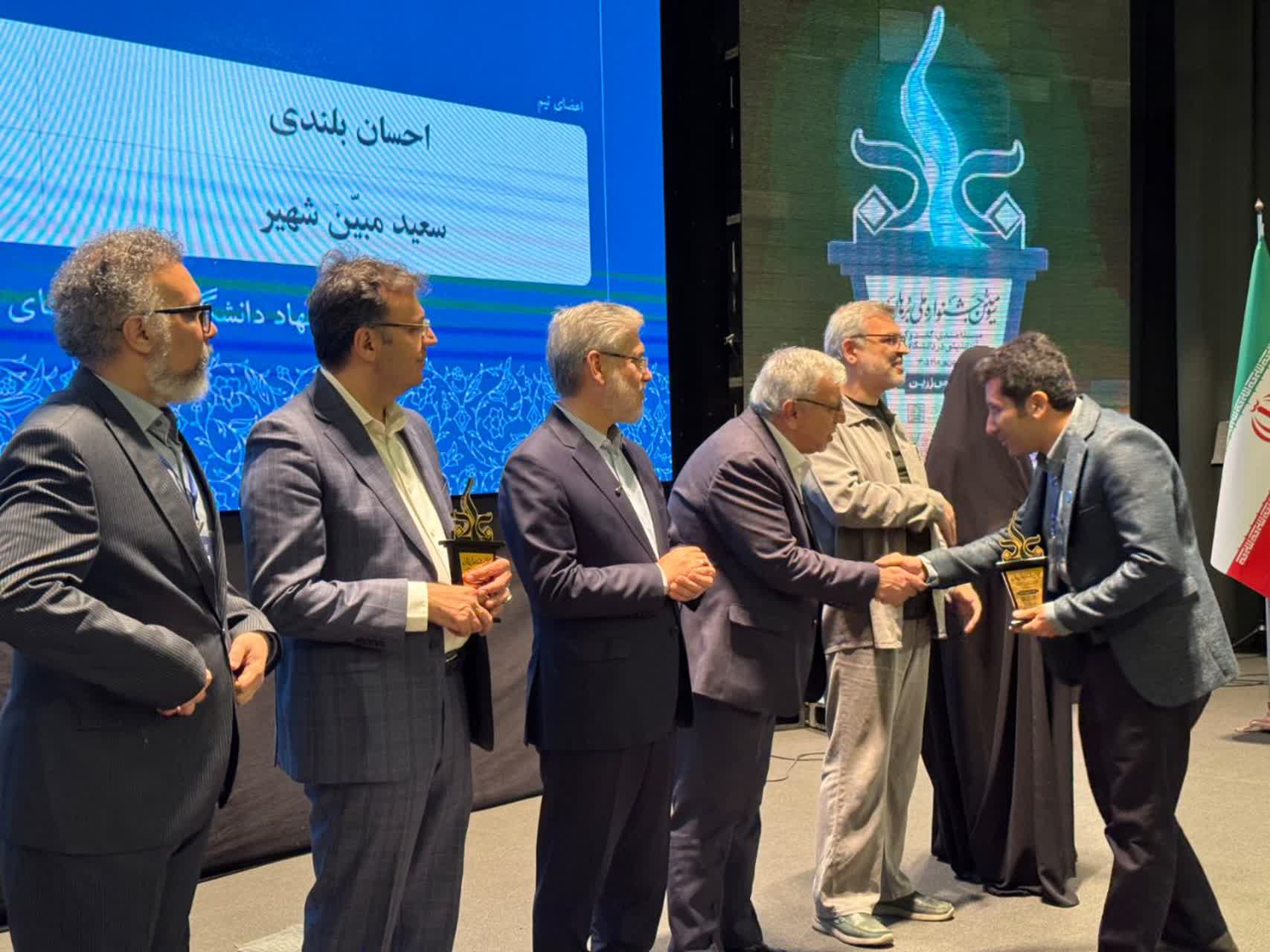 درخشش کرسیهای آزاداندیشی دانشگاه بینالمللی امام خمینی(ره) قزوین در سومین جشنواره ملی برهان درخشش کرسیهای آزاداندیشی دانشگاه بینالمللی امام خمینی(ره) قزوین در سومین جشنواره ملی برهان