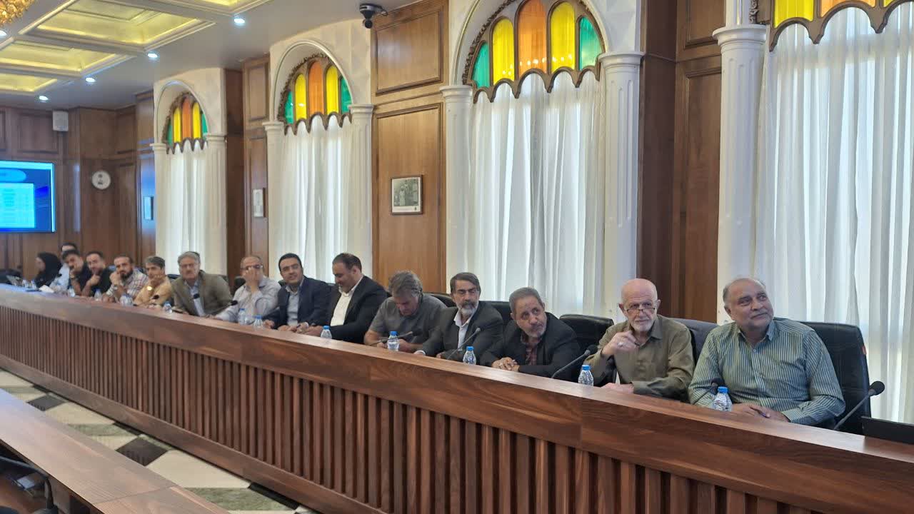 به نمایندگی مجلس فکر نمیکنم/ ریاست اتاق ایران را در چشم انداز برنامه هایم دارم به نمایندگی مجلس فکر نمیکنم/ ریاست اتاق ایران را در چشم انداز برنامه هایم دارم