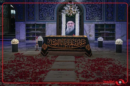 صف طولانی زائران حرم رضوی برای حضور بر مزار مطهر «آقای شهید ایران»