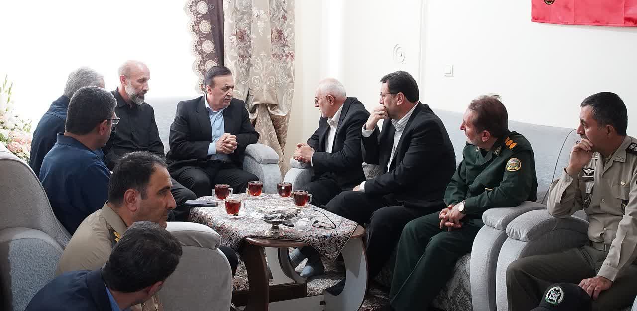 دیدار استاندار قزوین با خانواده شهید خلبان حسین مهدوی