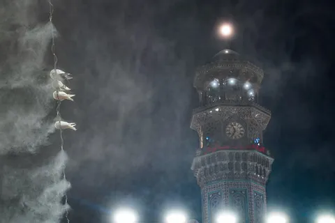 حرم مطهر رضوی در شب شهادت امام رضا(ع) + گزارش تصویری