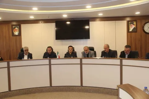 تأکید فرماندار شیراز بر افزایش اعتبارات و تقویت زیرساخت‌های درمانی، آموزشی، آبی و ورزشی