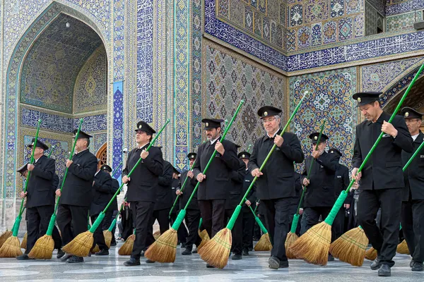 آیین تعویض شیفت خدام حرم مطهر رضوی
