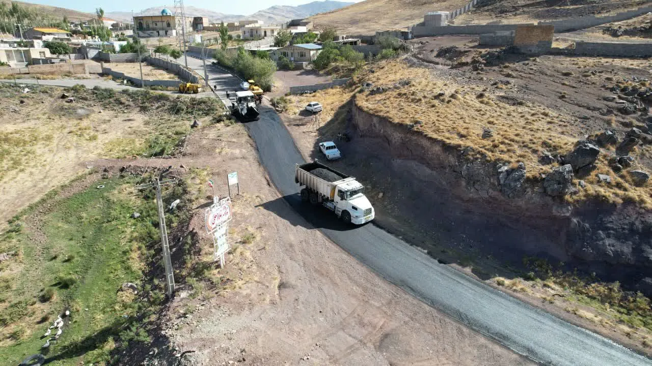 آغاز اجرای پروژه آسفالت راه روستای چشمه غلامعلی بخش کوهین با همت جهادگران بسیج سازندگی قزوین