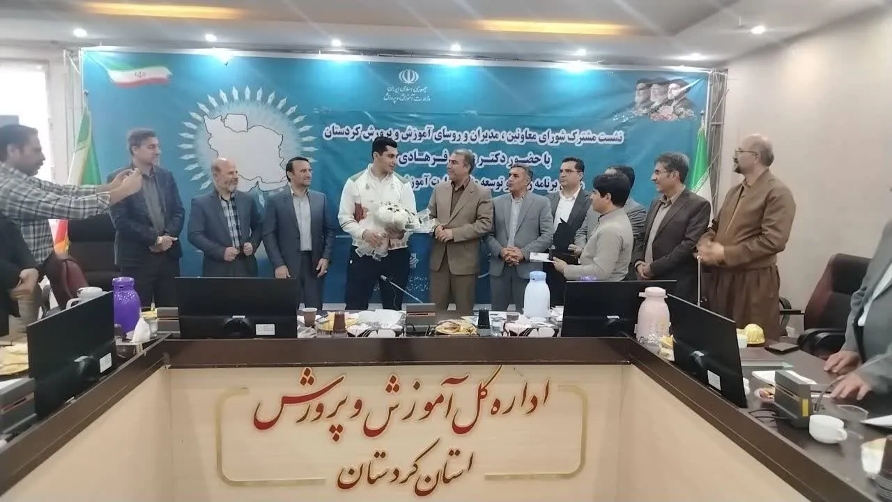 تجلیل از بازیکن تیم ملی والیبال نشسته و قهرمان پاراآسیایی ناگویا