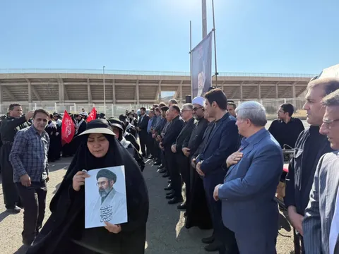 بدرقه کاروان زائران کردستانی اعزامی به مراسم تشییع رهبر شهید