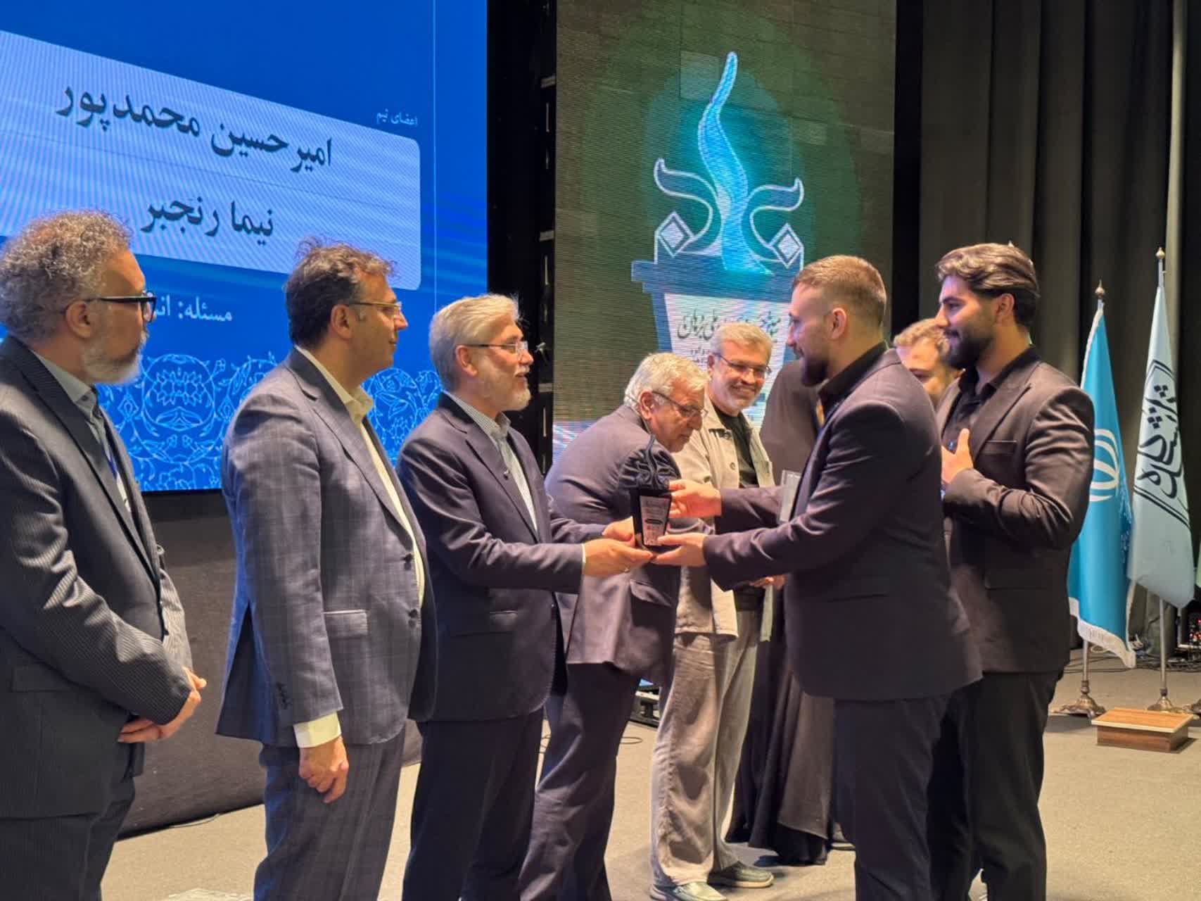 درخشش کرسیهای آزاداندیشی دانشگاه بینالمللی امام خمینی(ره) قزوین در سومین جشنواره ملی برهان درخشش کرسیهای آزاداندیشی دانشگاه بینالمللی امام خمینی(ره) قزوین در سومین جشنواره ملی برهان