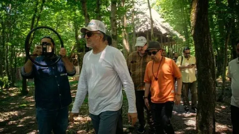 حسن فتحی «ده پهلوان» را جلوی دوربین برد