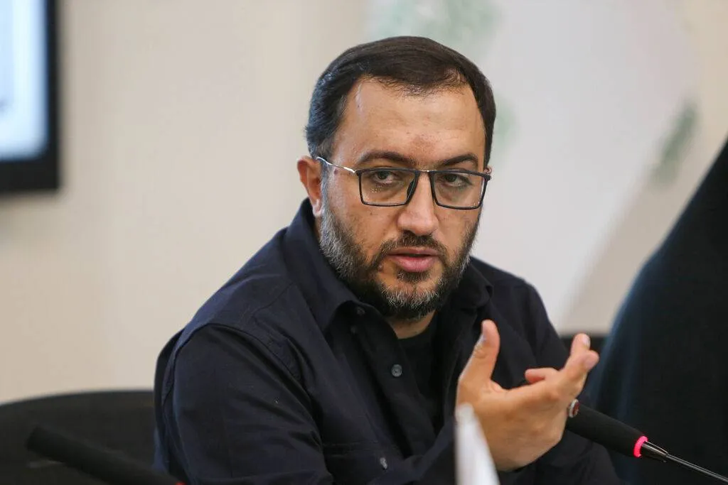 کودکان و نوجوانان به یاد شهدای مدرسه میناب با کوله‌های مدرسه در راه‌پیمایی روز قدس شرکت می کنند