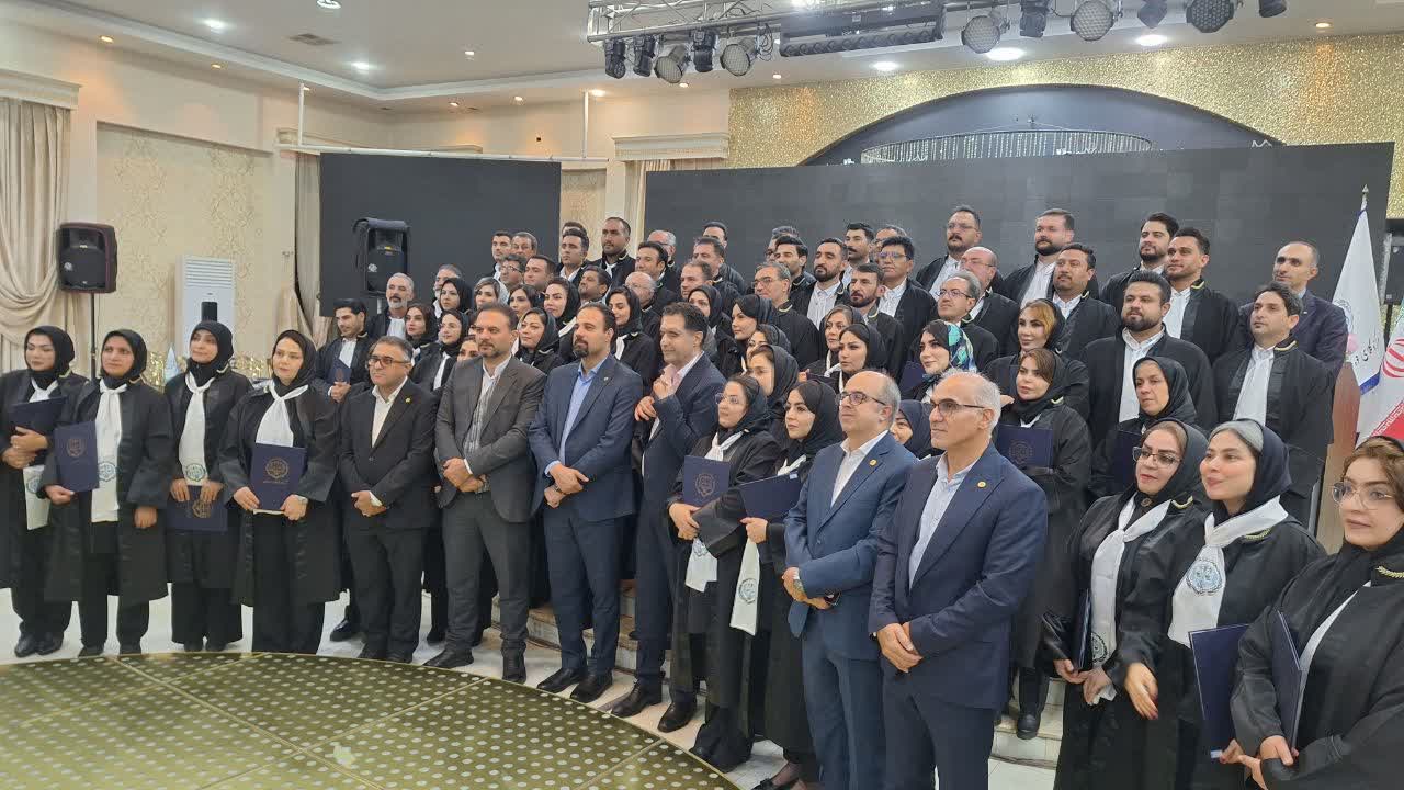 ۷۱ کارآموز مرکز وکلای قوه قضاییه در استان قزوین مراسم تحلیف را بجای آوردند ۷۱ کارآموز مرکز وکلای قوه قضاییه در استان قزوین مراسم تحلیف را بجای آوردند