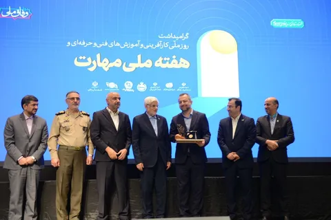 علیرضا رحیمی نشان ملی مهارت را دریافت کرد/ انتخاب معاون امور جوانان به عنوان سفیر ملی مهارت ایران