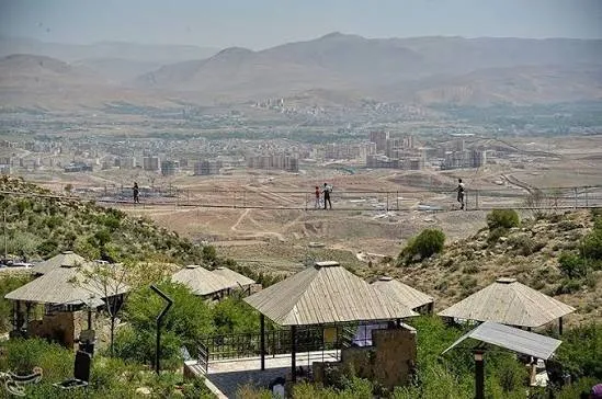 بیابانی بوستان‌های کوهستانی شیراز برای بارش‌های پاییزی آماده است