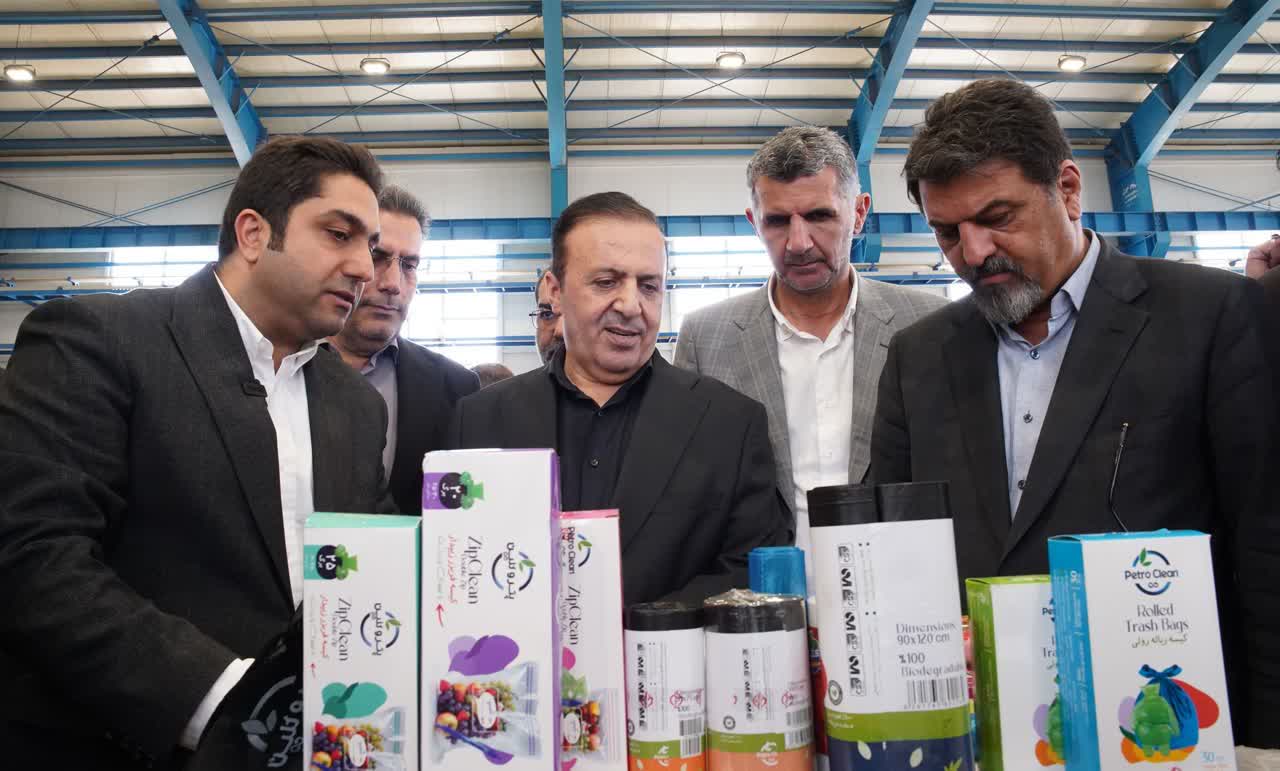 بازدید استاندار قزوین از واحد تولیدی «الکا پلاستیک» در شهرک صنعتی کاسپین