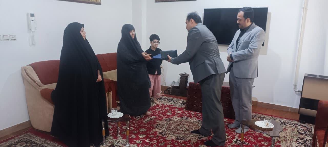دیدار و پیگیری وضعیت و دغدغه‌های بیمه شدگان بیمه دی شرق گیلان