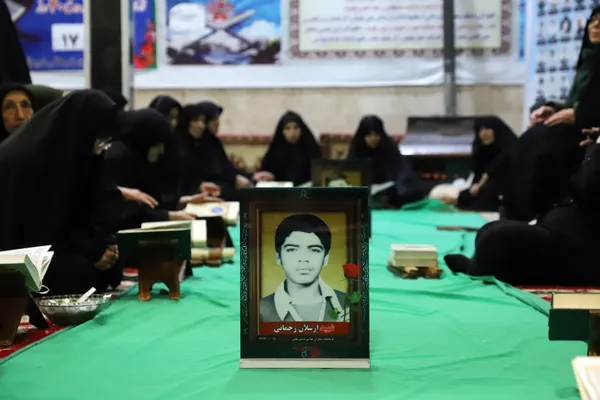 مراسم جزء خوانی قران کریم و برپایی سفره افطاری در ماه مبارک رمضان در مساجد و حسینیه های شهر کرمانشاه