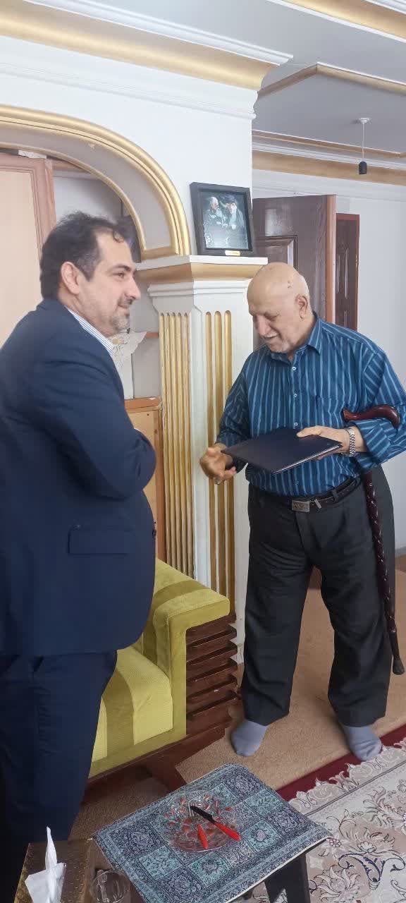 دیدار و پیگیری وضعیت و دغدغه‌های بیمه شدگان بیمه دی شرق گیلان