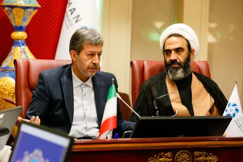 استاندار اصفهان: اجازه آسیب به تولیدکنندگان در چرخ‌دنده‌ سامانه‌ها و تاراج معیشت مردم توسط دلالان را نمی‌دهیم