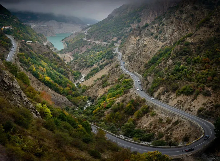 ترافیک در محورهای هراز و چالوس سنگین است