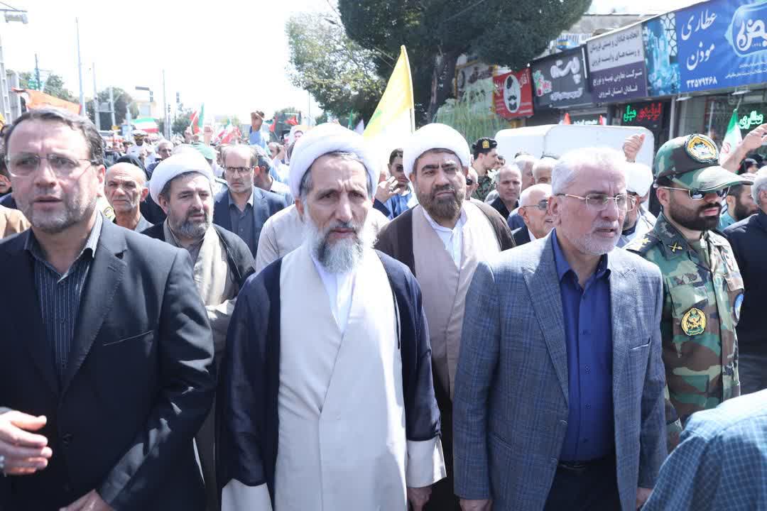 تشییع پیکر خلبان شهید حسین مهدویان در میان حضور گسترده مسئولان و مردم قزوین