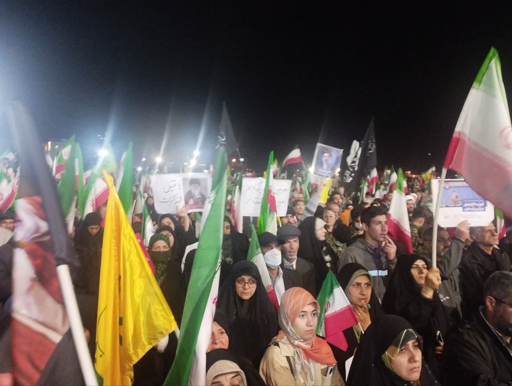 برگزاری همایش بزرگ جامعه کار و تلاش استان قزوین با حضور گسترده کارگران و خانواده‌ها