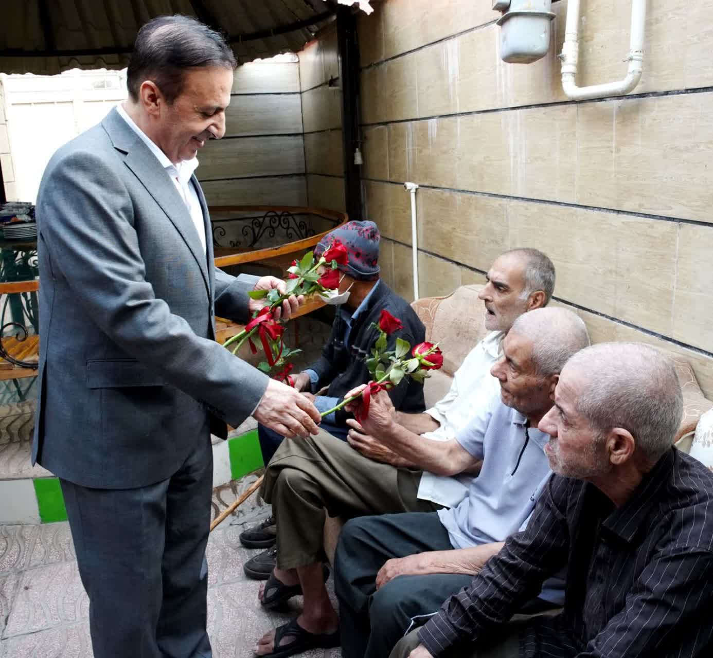 بازدید استاندار قزوین از مرکز جامع توانبخشی و نگهداری سالمندان خانه پدربزرگ ها