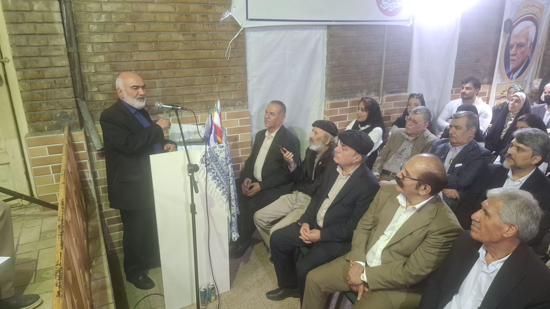 استاندار خوزستان: تجلیل از چهرههای خدمتگزار در زمان حیات، سنتی ارزشمند است / دکتر رمضانی از چهرههای زلال و بیادعای استان است استاندار خوزستان: تجلیل از چهرههای خدمتگزار در زمان حیات، سنتی ارزشمند است / دکتر رمضانی از چهرههای زلال و بیادعای استان است