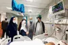 عیادت موحد از مصدومان سانحه اتوبوس مسافری دهدشت_تهران/از همه ظرفیت ها برای پیگیری مشکلات و درمان حادثه دیدگان استفاده می کنیم/ تا لحظه آخر پیگیرم