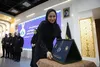 اهدای مدال جهانی سرمربی تیم ملی ووشو تالو زنان به بارگاه نورانی امام رضا (ع)