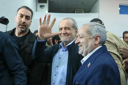 آغاز خشت‌گذاری همزمان ۱۰ مدرسه در تهران