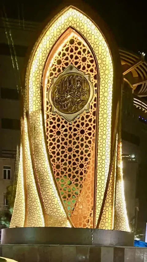 نماد شهری «طلوع کرامت» در قم نصب شد