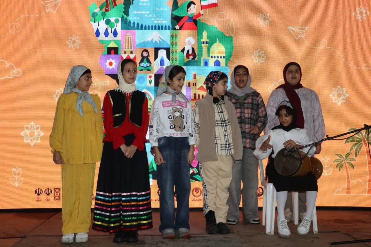 هم‌زمان با روز جهانی کودک؛ جشن «لبخند کودکان، رویش ایران» در رشت برگزار شد