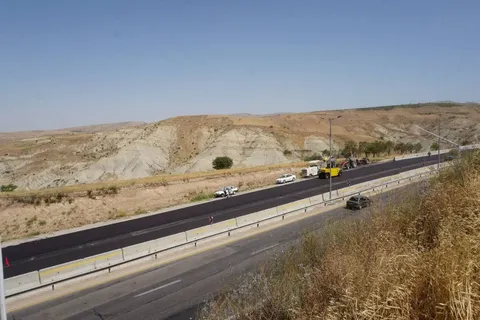 آسفالت تازه زیر پای جاده سبز / بهسازی ۱۰ کیلومتری محور بجنورد-جنگل گلستان کلید خورد