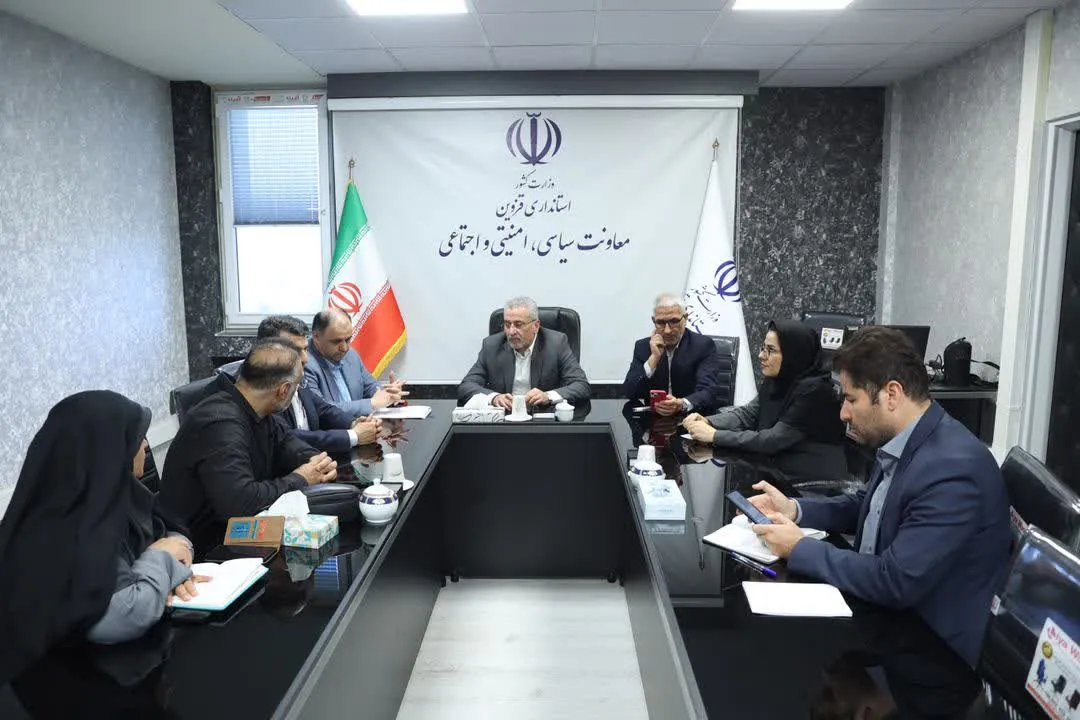 نشست رسیدگی به چالش‌های بیمه‌ای در حوزه ایثارگران/ تأکید معاون سیاسی استاندار بر اولویت سلامت جامعه ایثارگری