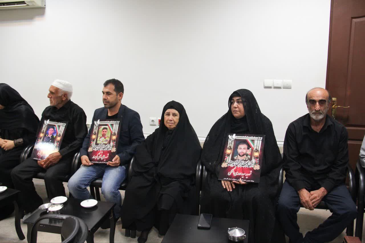 گزارش تصویری / تجلیل نماینده ولی فقیه از خانواده شهدای ورزشکار گلستانی جنگ رمضان گزارش تصویری / تجلیل نماینده ولی فقیه از خانواده شهدای ورزشکار گلستانی جنگ رمضان