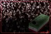 تشییع پیکر رهبر شهید انقلاب اسلامی بر دستان عزاداران پس از اقامه نماز بر پیکر ایشان در حرم مطهر امام رضا علیه‌السلام