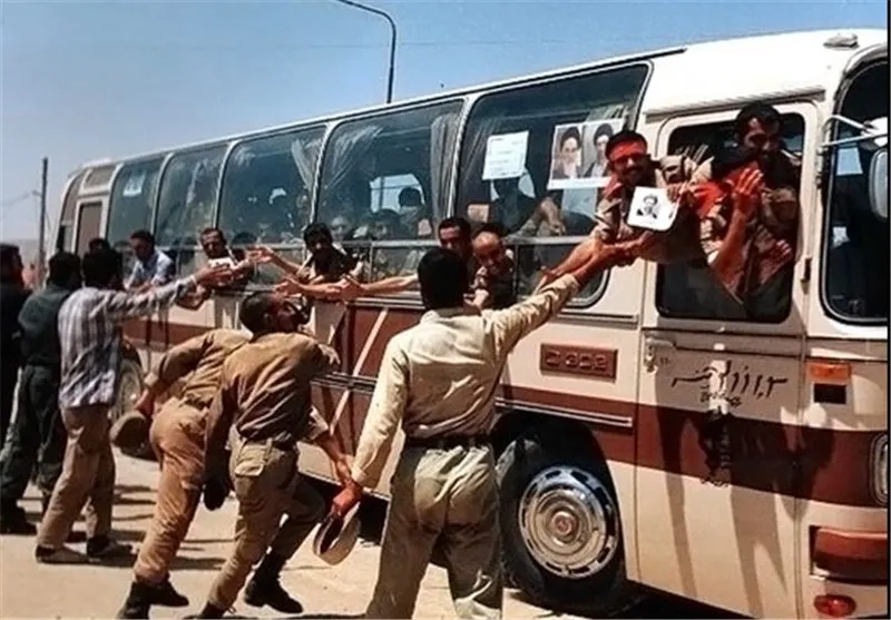 محفل « سروهای دربند»خاطرات آزادگان از دوران اسارت/ خاطراتی که حتی برای فرزندان آزادگان روایت نشده است
